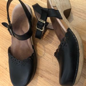 Dansko sandal clogs with ankle strap! Size 39